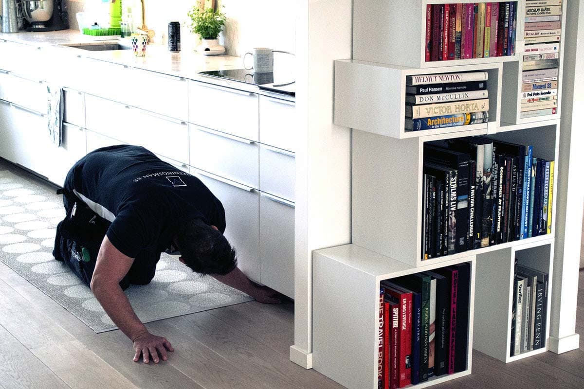 SBR-certifierad besiktningsman inspekterar fastighet